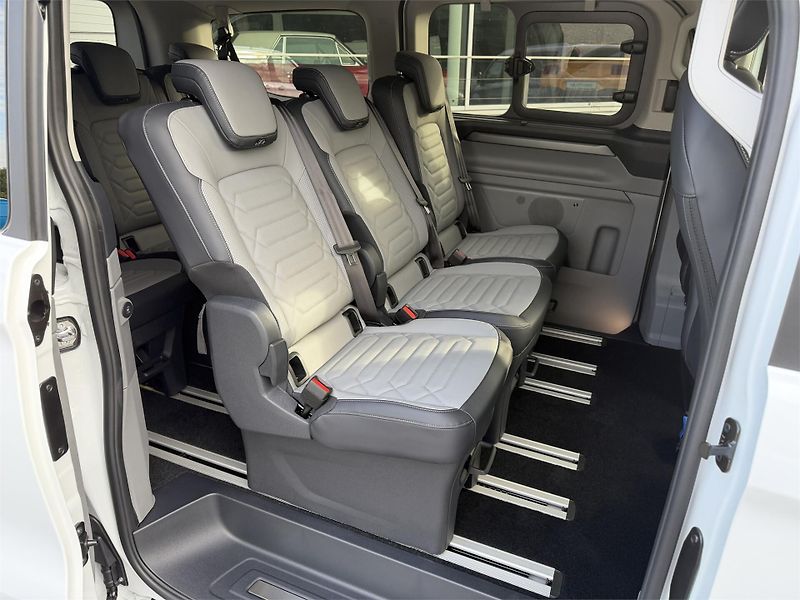 Ford Tourneo Custom (2026) Titanium X L1, Tourneo, 2.5 Du - fotka 10 z 21