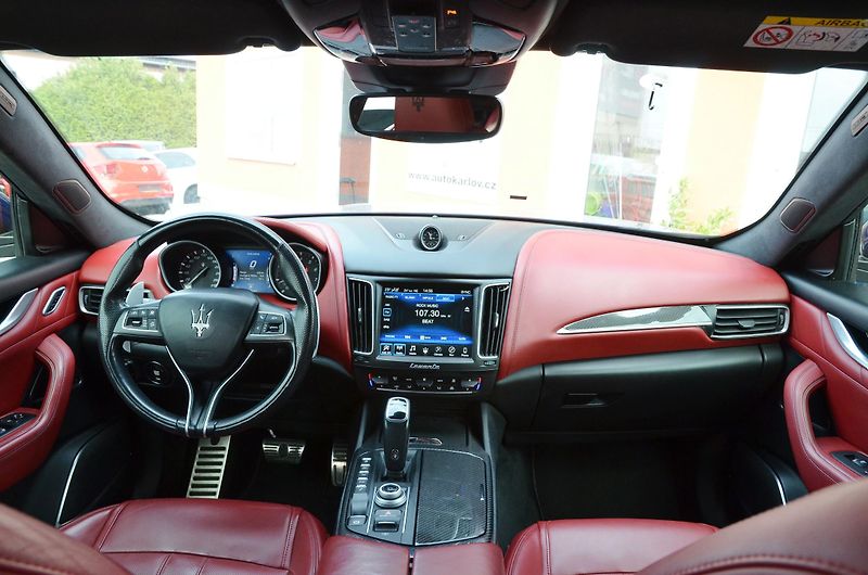 Maserati Levante (2018) 3.0 316kW SQ4 GranSport 106tkm - fotka 27 z 48