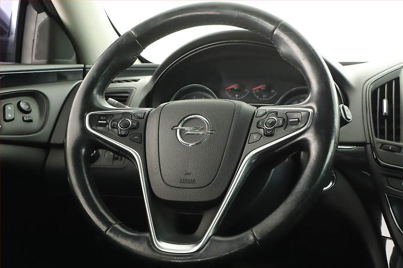 Opel Insignia (2016) 2.0 CDTI, Xenony, Tempomat - fotka 8 z 14