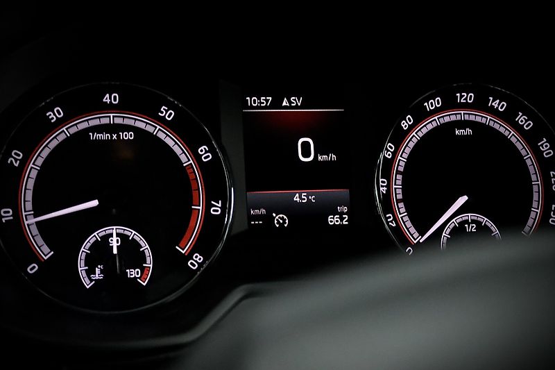Škoda Octavia 3 FL Combi 2.0 TSI 169 kW RS - fotka 24 z 39