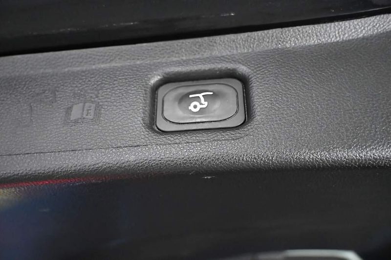 Ford S-MAX (2022) 2.0 ST-LINE 140 KW 4x4 LED ACC - fotka 31 z 43
