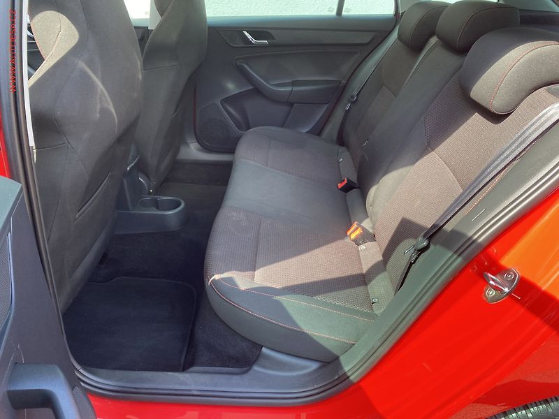 Škoda Rapid (2015) 1.2 TSi, Sport, xenon, panor - fotka 10 z 16