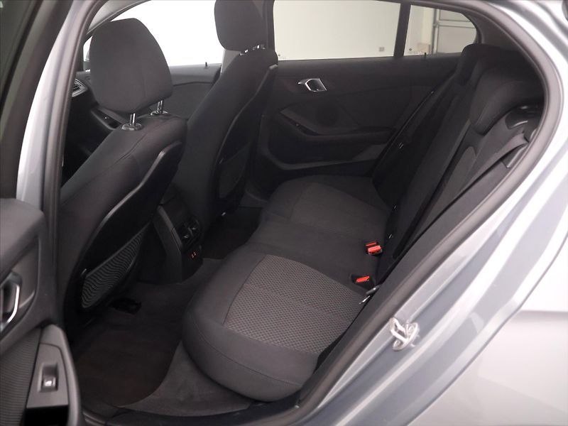 BMW Řada 1 1,5 116d 85kW Aut.klima LED - fotka 14 z 39