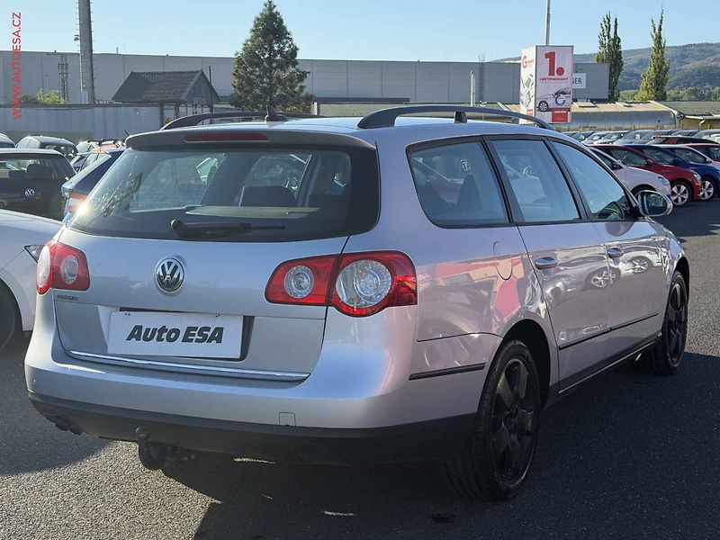 Volkswagen Passat (2008) 1.9TDi, AC, výhřev sed - fotka 4 z 16