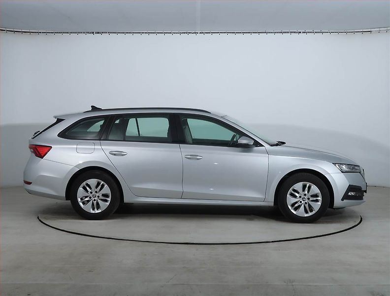 Škoda Octavia (2022) Ambition 2.0 TDI, ČR,1.maj - fotka 6 z 15