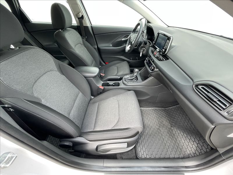 Hyundai i30 1,5 T-GDI AT7 Combi Smart PDC - fotka 14 z 19