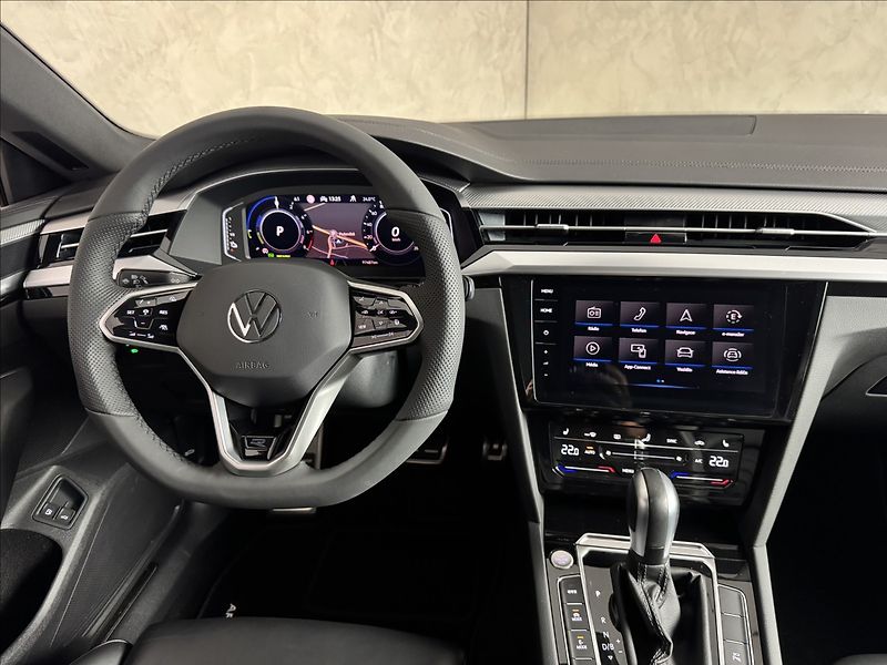 Volkswagen Arteon Shooting Brake 1,4 TSi  DSG eHybrid R-line 36 - fotka 21 z 48