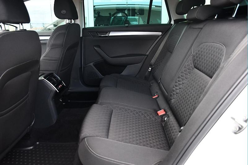 Škoda Superb 1.6TDi 88kW STYLE - fotka 19 z 40