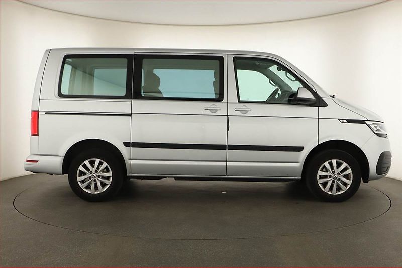 Volkswagen Transporter (2021) 2.0 TDI, Bus, 5Míst, ČR, 1Maj - fotka 6 z 17