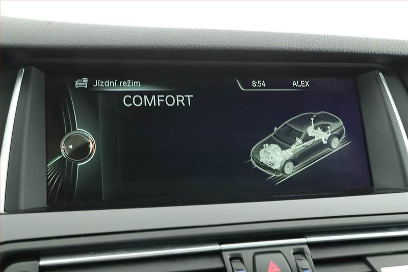 BMW Řada 5 (2014) 520d, Automat, Kůže, Tempomat - fotka 12 z 20
