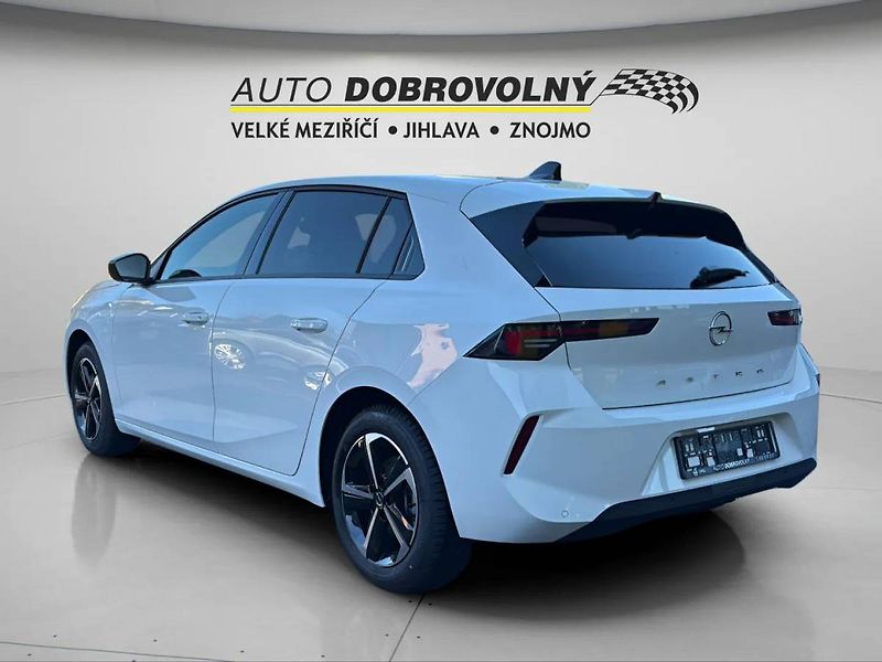 Opel Astra Edition HB 1.2 TURBO (96kW/130 - fotka 5 z 23