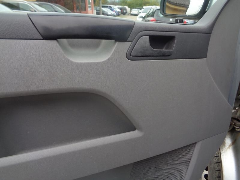 Volkswagen Caravelle 2,5 TDI  4x4 - fotka 13 z 16
