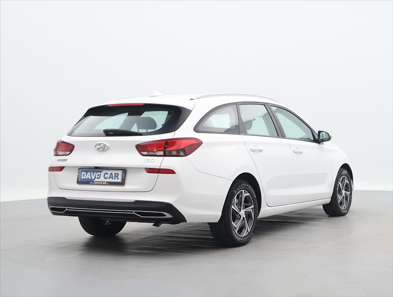 Hyundai i30 1,5 i Comfort Family CZ 2.Maj - fotka 7 z 31