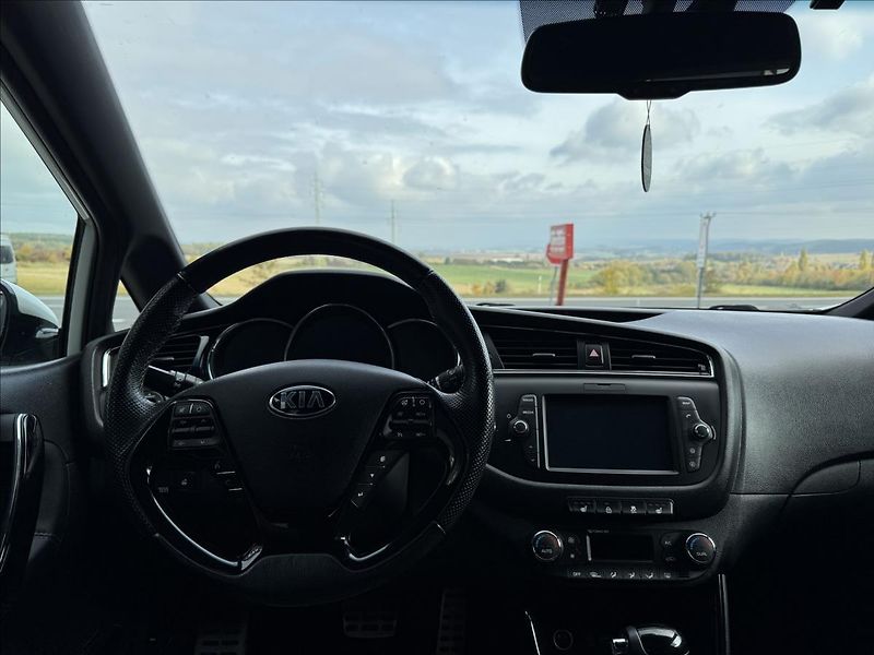 Kia Ceed 1,6 CRDi GT-Line - fotka 5 z 16