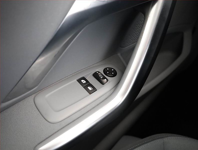 Peugeot 208 (2012) 1.4 VTi, Serv.kniha, Tempomat - fotka 13 z 16
