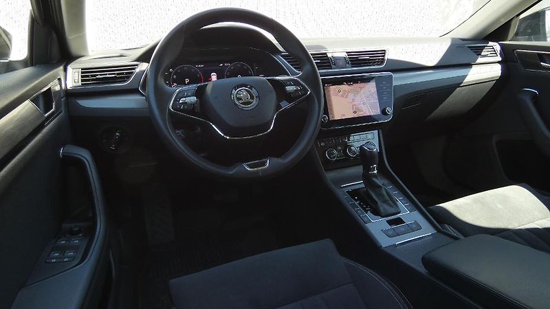 Škoda Superb Combi 1.5 TSI DSG Style - fotka 5 z 27