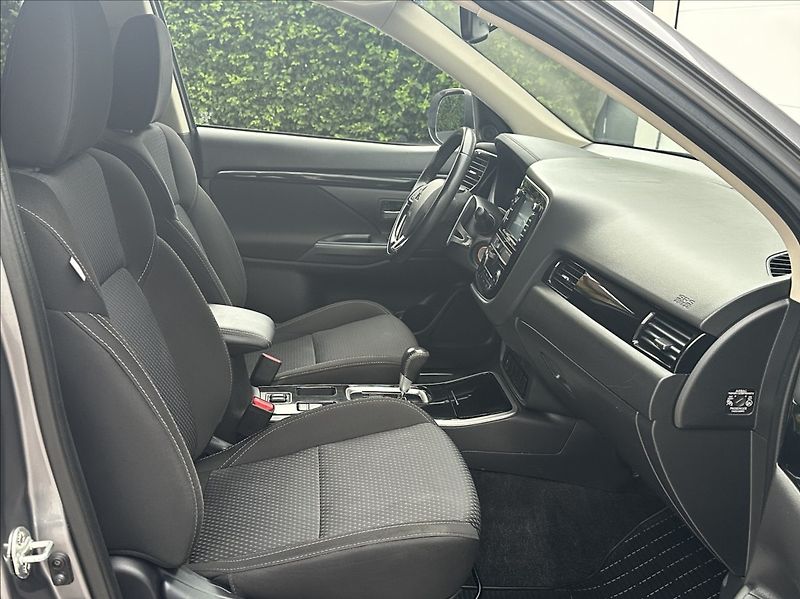 Mitsubishi Outlander 2,0 150PS  Active A/T - fotka 16 z 52