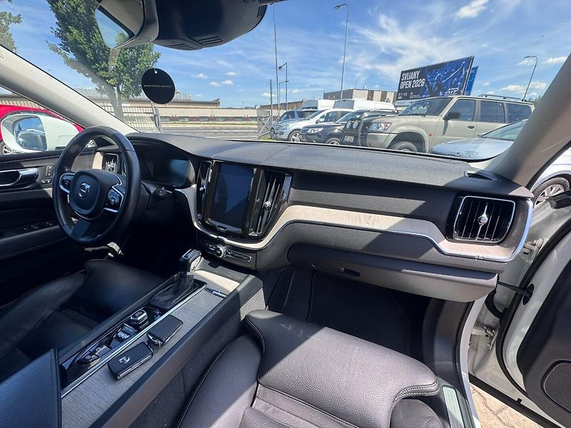 Volvo XC60 (2017) 2,0D 177KW POLESTAR BEZ AD BLU - fotka 42 z 49