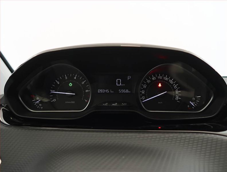 Peugeot 2008 (2017) 1.2 PureTech, Automat, ČR - fotka 11 z 21