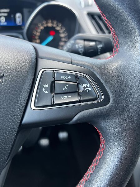 Ford Kuga 1.5 EcoBoost ST Line TZ  - fotka 11 z 22