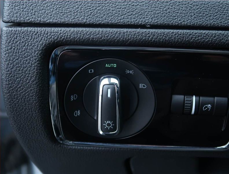Škoda Superb (2014) Elegance 2.0 TDI, 4X4 - fotka 18 z 27