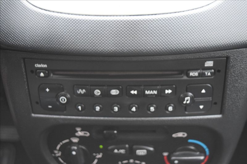 Peugeot 206 1,4 i (TU3) 54KW SERVISKA ALU - fotka 36 z 41