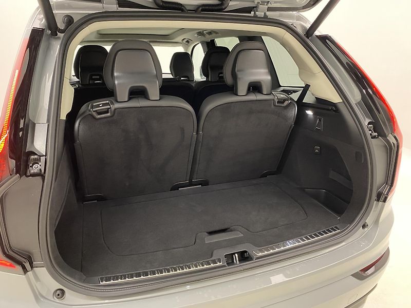 Volvo XC90 (2026) B5 AWD AUT DARK PLUS 7míst - fotka 21 z 69