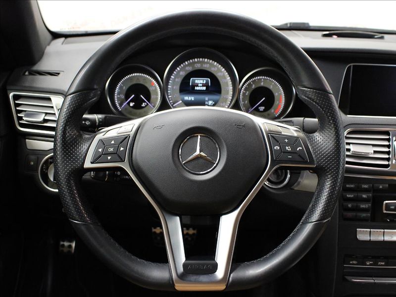 Mercedes-Benz Třídy E 2,0 Cabrio E 200 7G-tronic - fotka 16 z 32