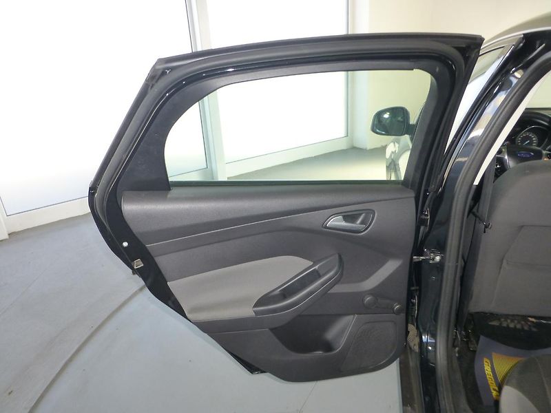 Ford Focus (2014) 1,6TDCI-77KW*KLIMATIZACE - fotka 12 z 21