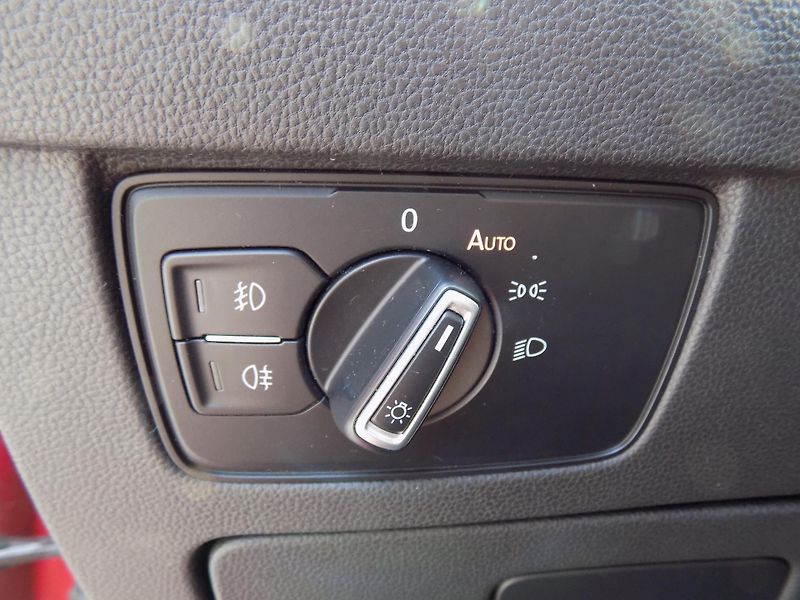 Volkswagen Passat 2,0 TDI 110 KW DSG VÝHŘEV LED - fotka 37 z 43