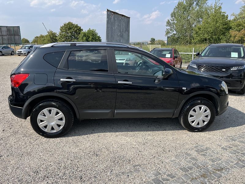 Nissan Qashqai (2009) 2.0i 104 KW, 4x4, Panorama - fotka 9 z 13