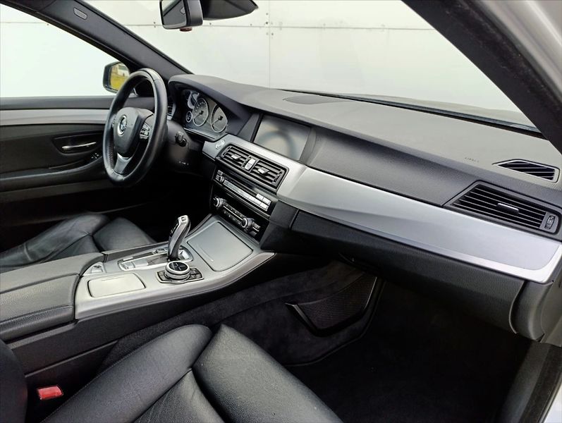 BMW Řada 5 3,0 530d Aut., Navi Kůže Tažné - fotka 27 z 45