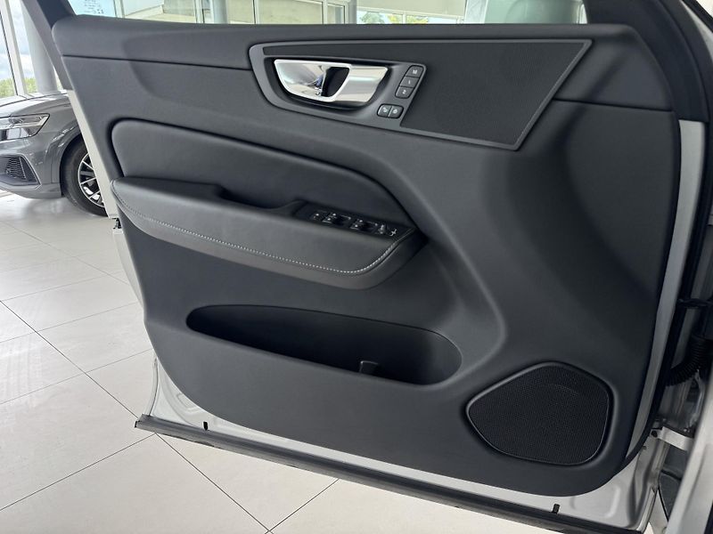 Volvo XC60 T6 AWD*Recharge*Odvětr.Sedadla - fotka 29 z 35