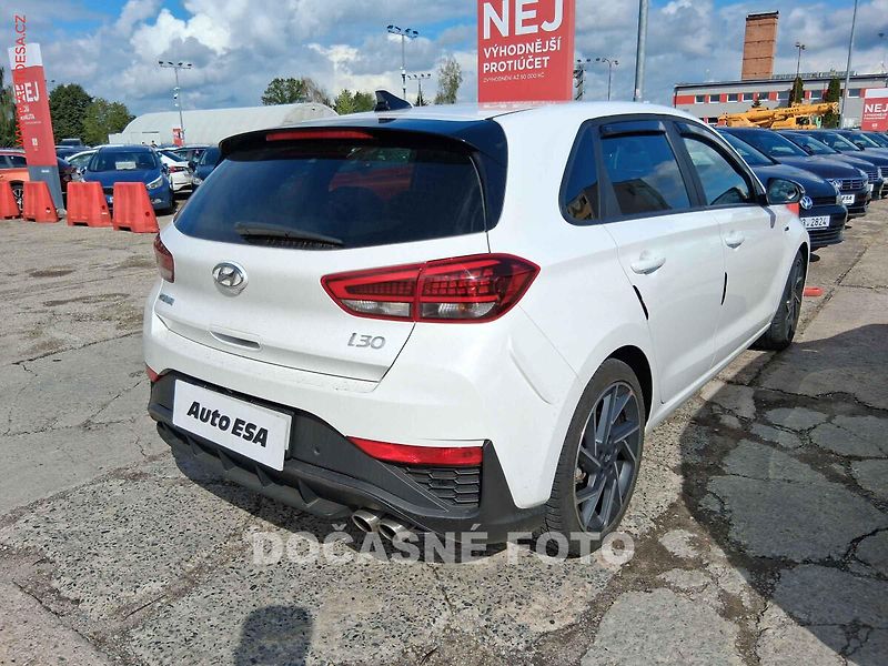 Hyundai i30 (2024) 1.5T-GDi, 1.maj,ČR, LED, navi - fotka 2 z 3