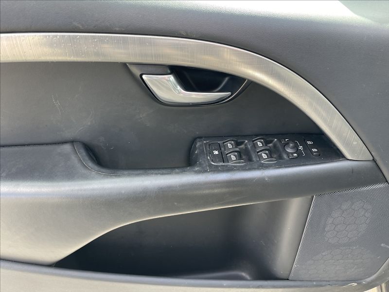 Volvo V70 2,0 d 100kw Momentum Kinetic o - fotka 21 z 31