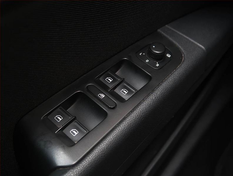 Suzuki Vitara (2019) Elegance 1.4 BoosterJet, 4X4 - fotka 19 z 22