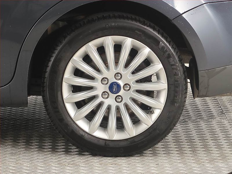 Ford S-MAX (2011) Titanium 2.0 TDCi, Navi - fotka 14 z 18
