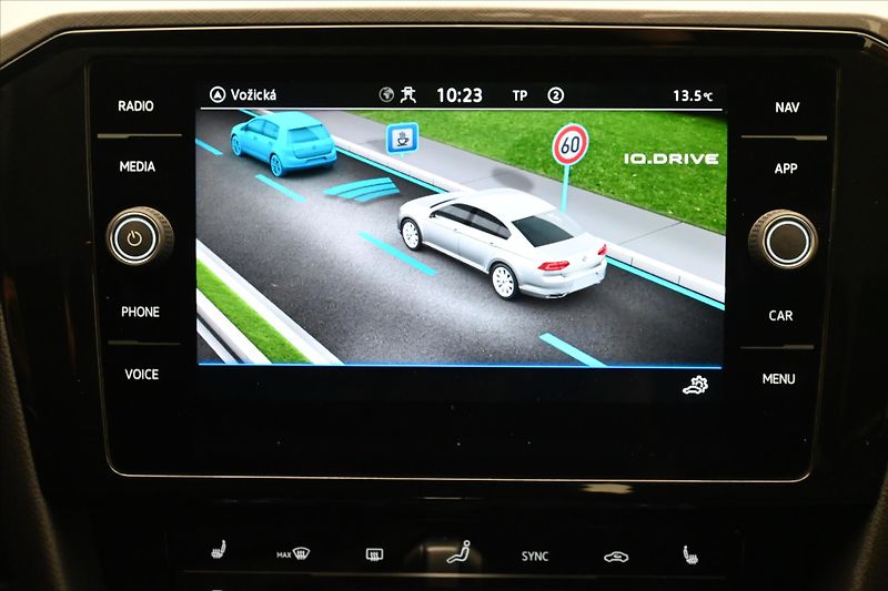 Volkswagen Passat 1,4 TSI GTE 160 kW DSG Highlin - fotka 19 z 32