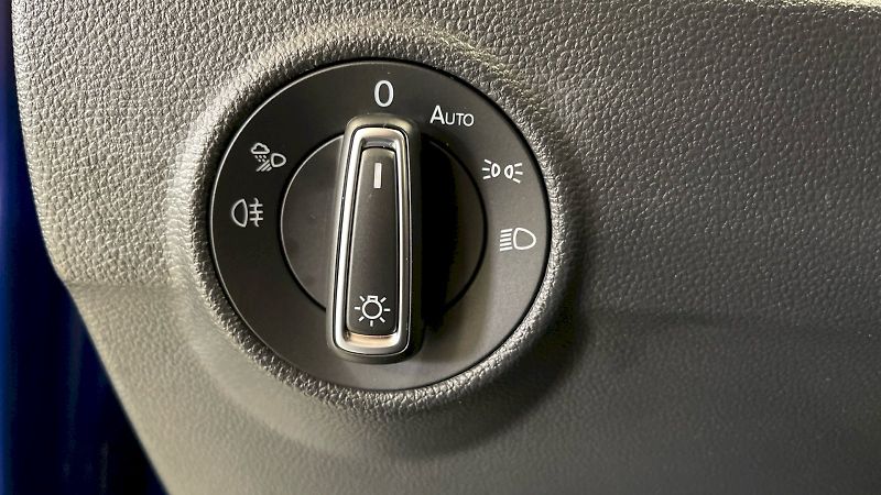 Volkswagen T-Roc (2024) R-Line 1.0 TSI 81kW - fotka 24 z 28