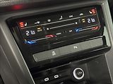 Volkswagen Touran 2,0 TDi  DSG Comfortline LED V - náhled 38