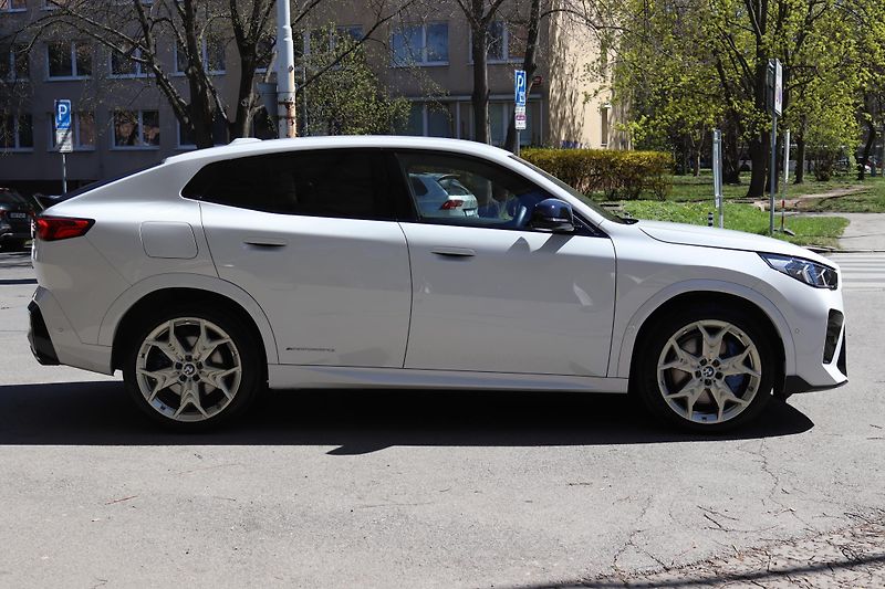 BMW X2 M35i XDRIVE U10 221kW DPH ČR - fotka 9 z 49