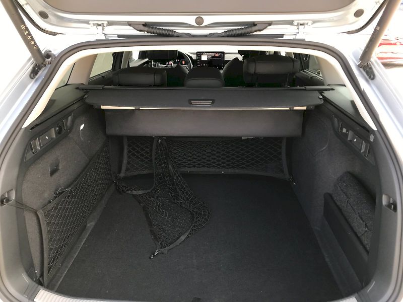 Škoda Superb (2025) COMBI L K TD 142/2.0 A7A - fotka 10 z 29
