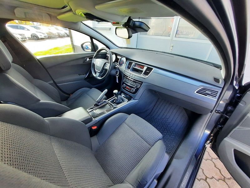 Peugeot 508 SW 1,6 THP 156k M6 - fotka 15 z 22