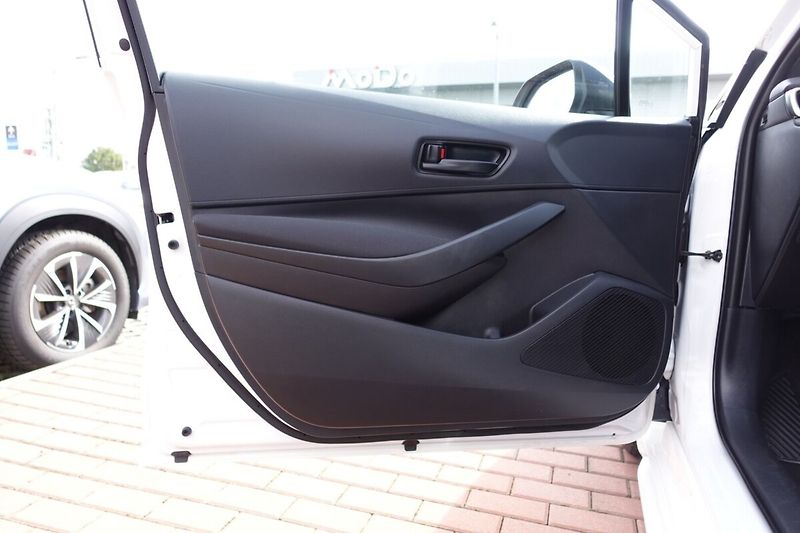Toyota Corolla 1,8 HEV Active Business TS - fotka 8 z 28
