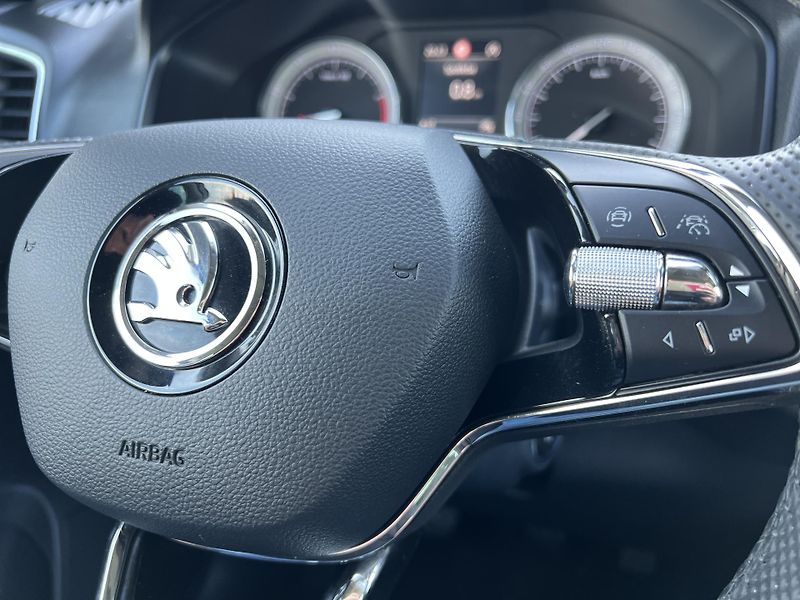 Škoda Karoq Style 1.5TSi NAVI KAMERA ALU - fotka 18 z 44