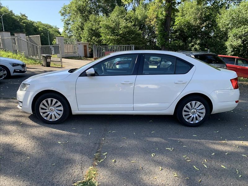 Škoda Octavia 1,6 TDI DSG, ČR - fotka 5 z 17