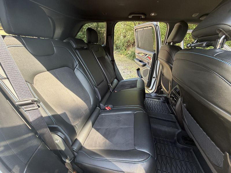 Jeep Grand Cherokee TRAILHAWK 4XE, MAX VÝBAVA-TOP  - fotka 28 z 53