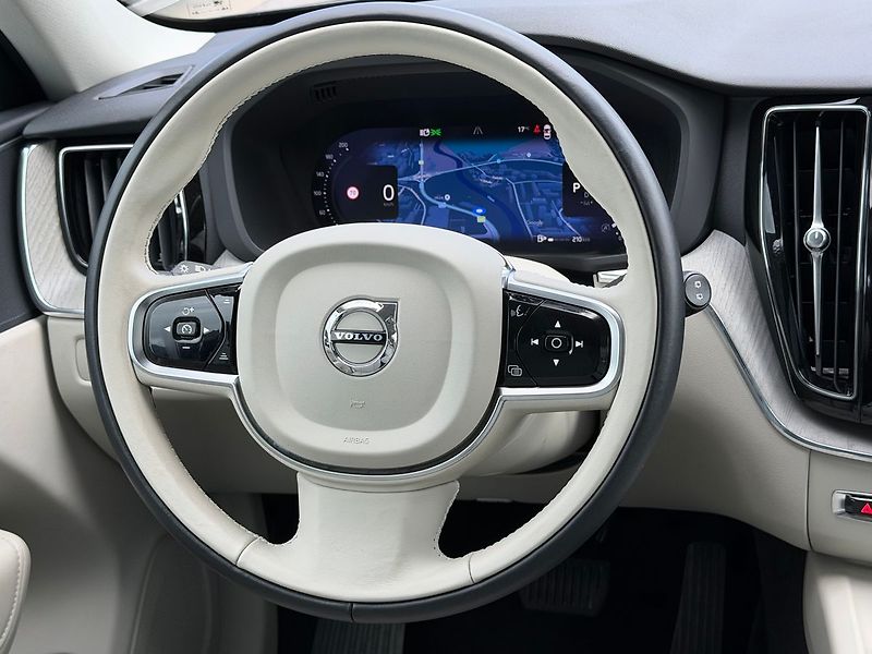 Volvo XC60 B5 AWD PLUS, LIGHT PAKET, ACC - fotka 23 z 24