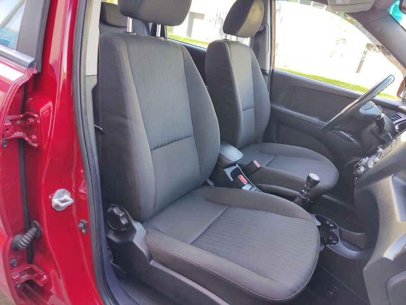 Kia Sportage 2,0 CRDi 4WD /servis/pneu - fotka 24 z 30