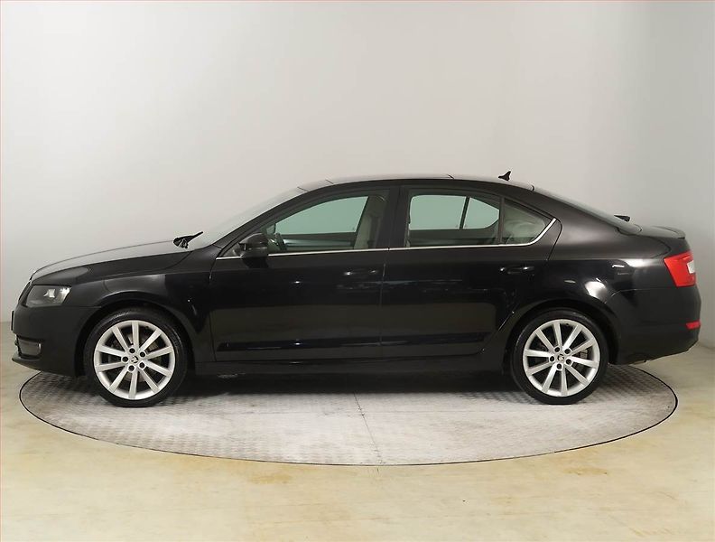 Škoda Octavia (2013) Elegance 1.8 TSI, Serv.kniha - fotka 3 z 23